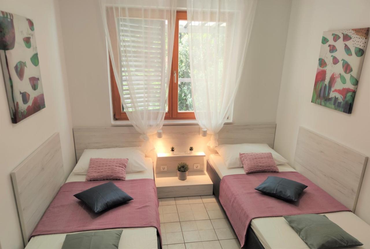 Apartments Riba Vis Room photo