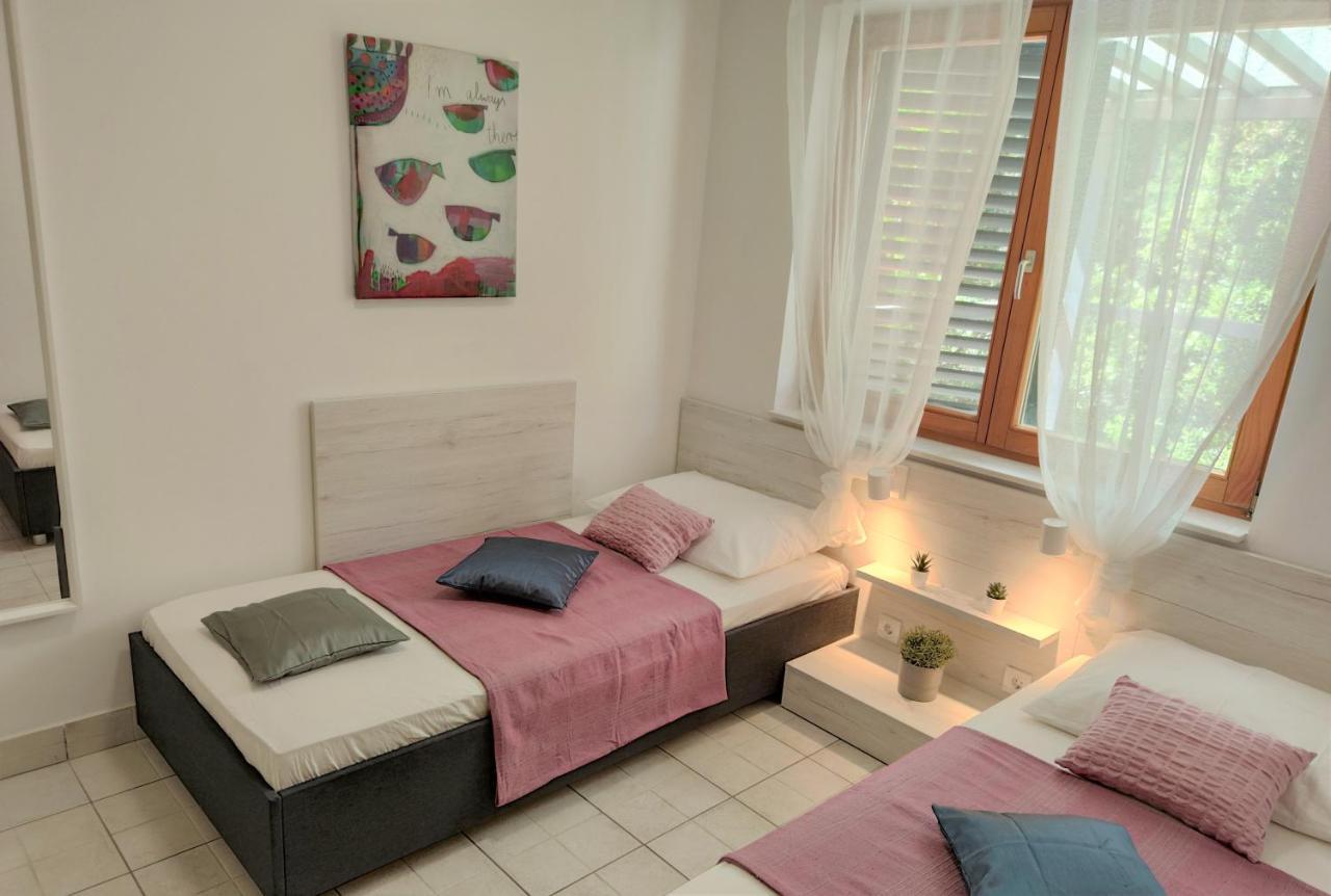 Apartments Riba Vis Room photo