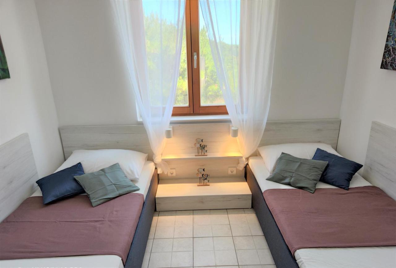 Apartments Riba Vis Room photo